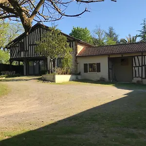 Couette-café Maison Lacourrege, Urgosse